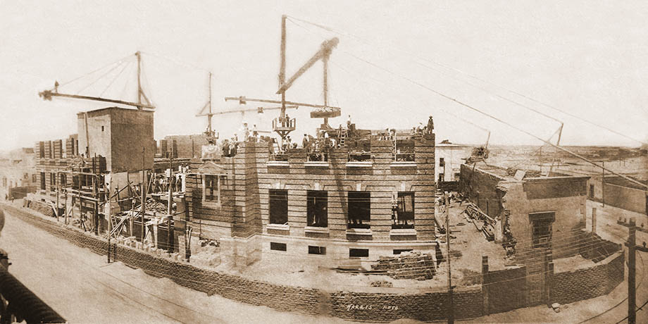 Fotografía del Palacio Federal durante su construcción